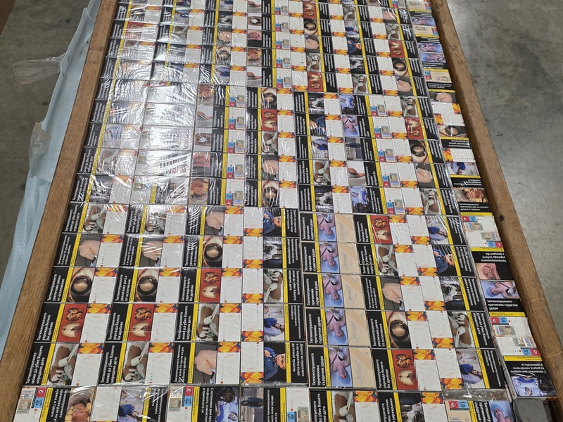 HZA-SW: Zoll enttarnt aufwendiges Schmuggelversteck/ 15.000 Stück unversteuerte Zigaretten bei Fahrzeugkontrolle entdeckt - Foto: presseportal.de