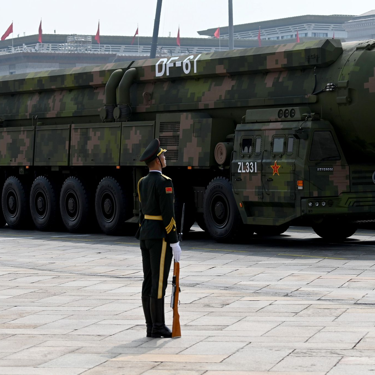 Ein neues Drohnen-U-Boot hat bei der Parade für Aufsehen gesorgt.  - Foto: Johannes Neudecker/dpa