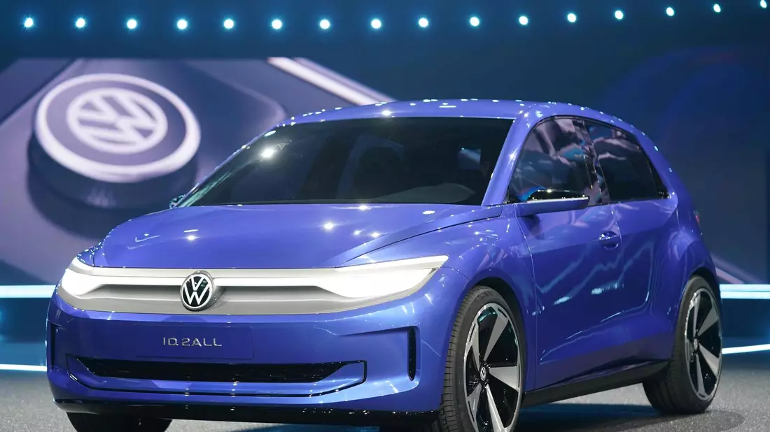 Als Studie hieß der Elektro-Polo 2023 noch ID.2all. Die Serienversion soll jetzt wieder den Namen Polo tragen. (Archivbild) - Bild: Marcus Brandt/dpa