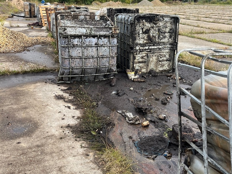 POL-EU: Illegale Entsorgung von Öl-Containern - Foto: presseportal.de