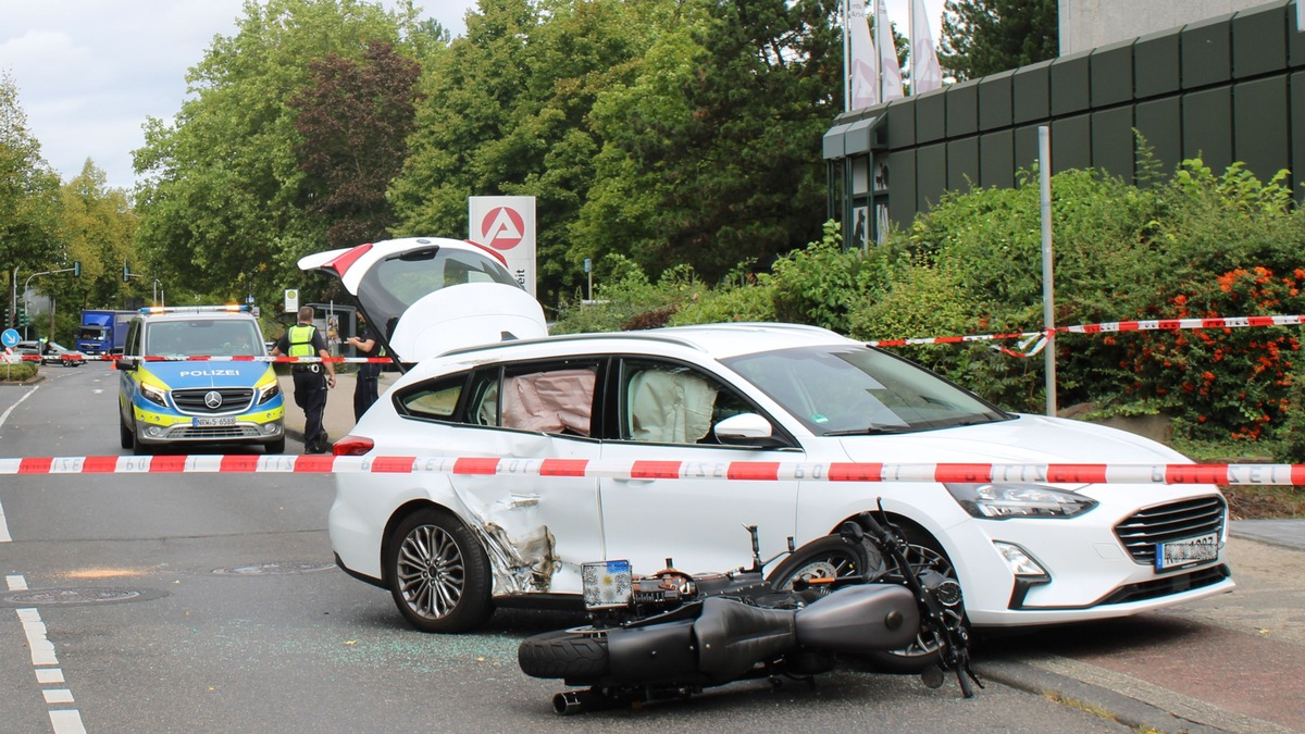 POL-RBK: Bergisch Gladbach - Zusammenstoß zwischen Pkw und Motorrad - 2 Verletzte - Foto: presseportal.de