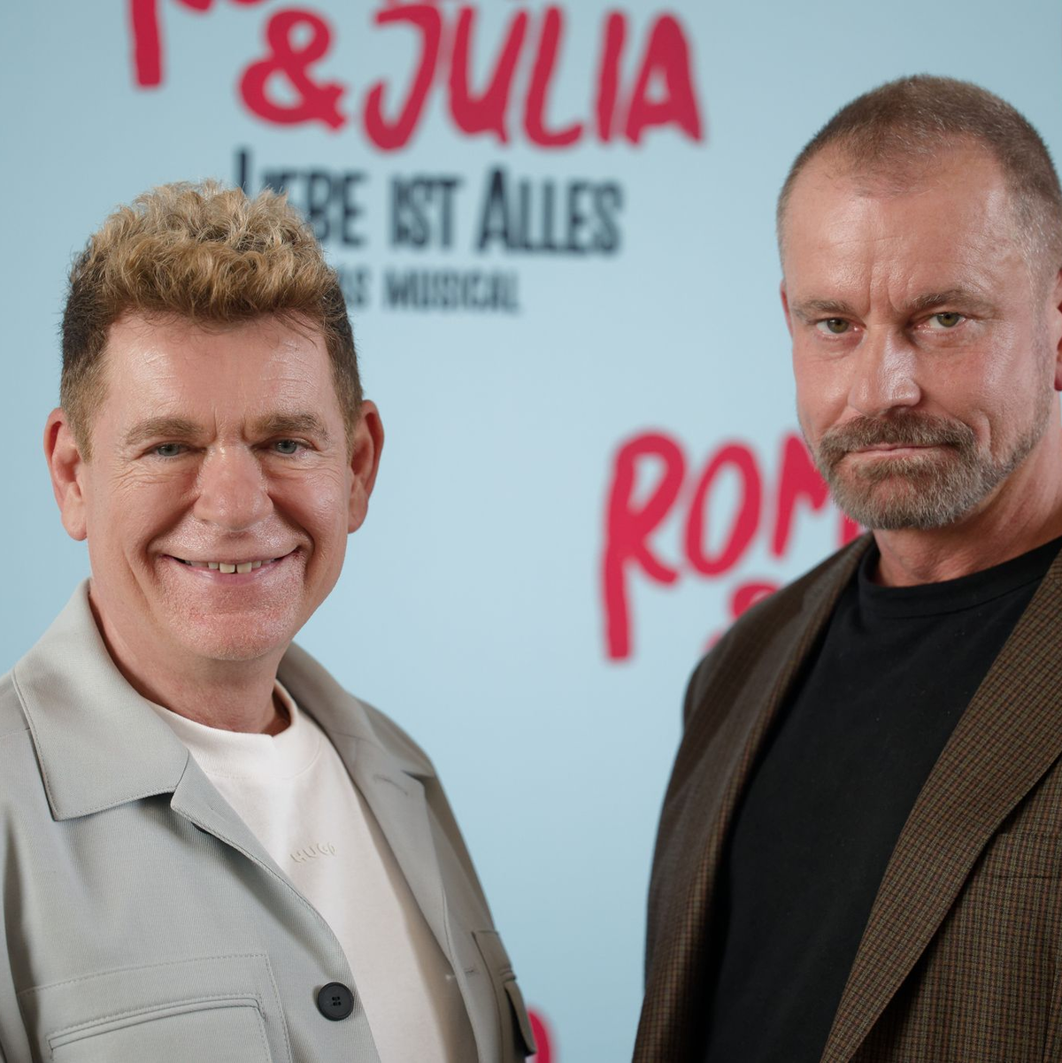 Das Musical  «Romeo & Julia – Liebe ist alles» von Peter Plate (links) und Ulf Leo Sommer geht bald auf Tournee. - Foto: Henning Kaiser/dpa