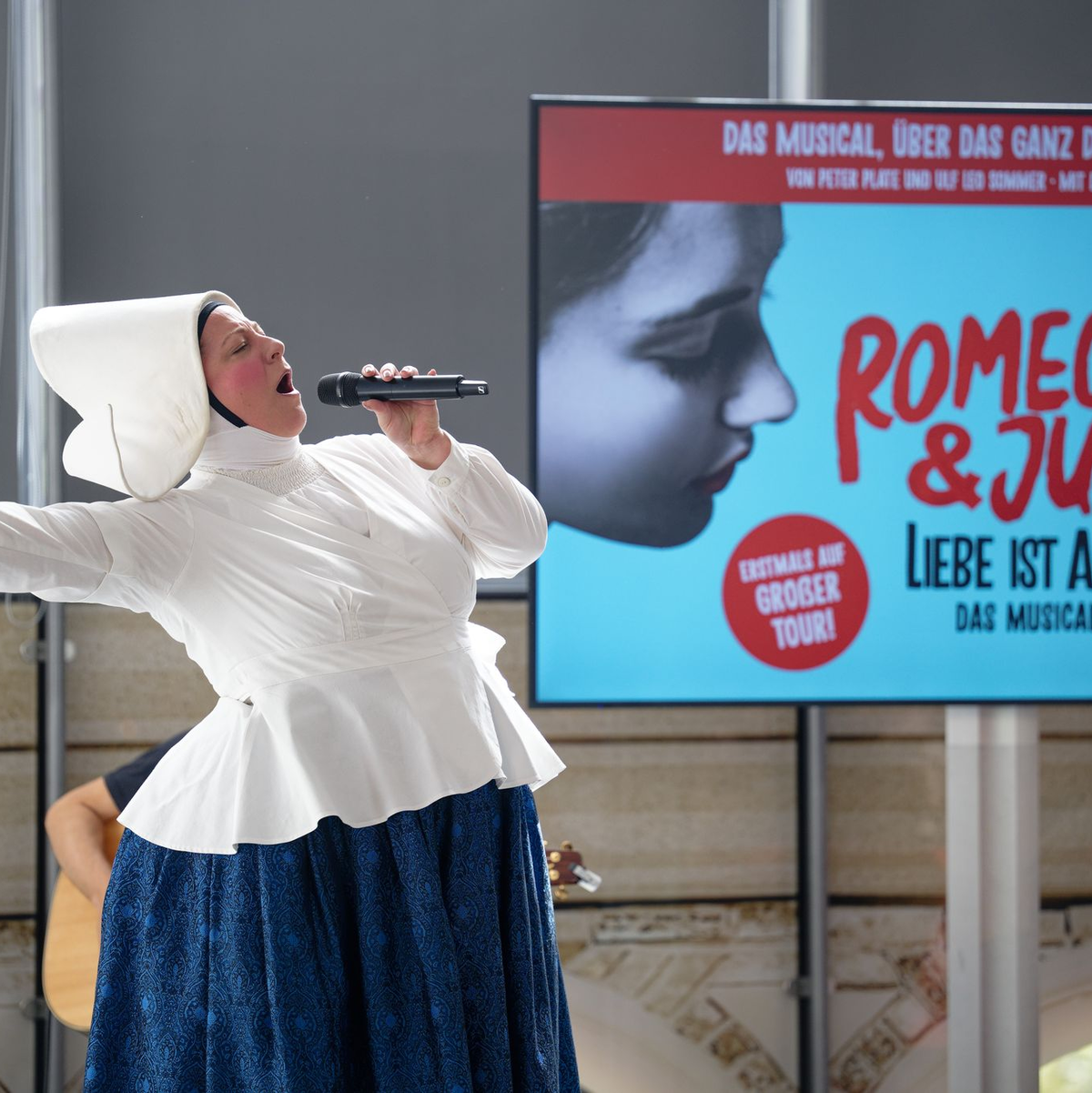 Ein kleiner Vorgeschmack: Bei einem Presse-Event wurde die Tournee von «Romeo & Julia – Liebe ist alles» vorgestellt. - Foto: Henning Kaiser/dpa
