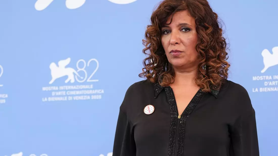 Regisseurin Kaouther Ben Hania («The Voice of Hind Rajab») bei den Filmfestspielen von Venedig.  - Bild: Scott A Garfitt/Invision/AP/dpa