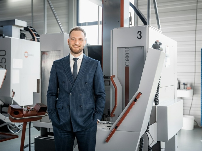 Millionenaufträge durch Wachstumsbranchen: Wie sich Industriebetriebe durch das Entscheider-Vertriebs-System in wachsenden Märkten positionieren - Foto: presseportal.de