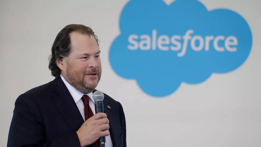 Die Vision von Salesforce-Chef Marc Benioff ist, den Kundendienst mit Hilfe von KI umzukrempeln. (Archivbild) - Bild: Darron Cummings/AP/dpa