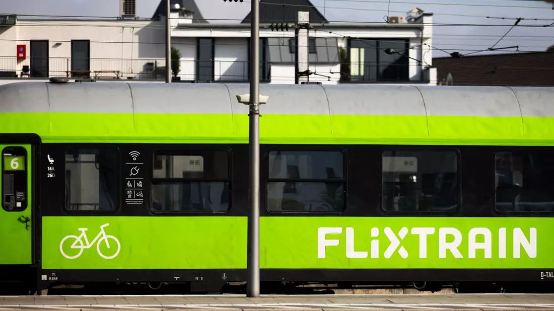 Flixtrain baut die Kooperation mit Partnerbahnen im Regionalverkehr aus. (Archivbild) - Bild: Rolf Vennenbernd/dpa