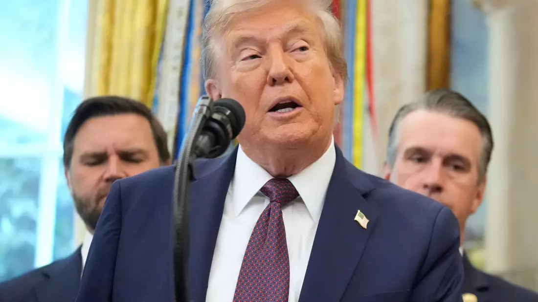 «Ich bin kein Diktator», sagt Trump über sich selbst. (Archivfoto)  - Bild: Mark Schiefelbein/AP/dpa