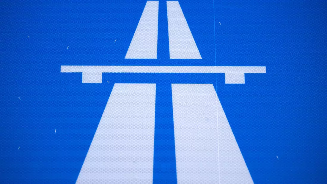 Noch mal rund 27 Millionen muss der Bund für die gescheiterte Pkw-Maut bezahlen. (Symbolbild) - Bild: Hendrik Schmidt/dpa
