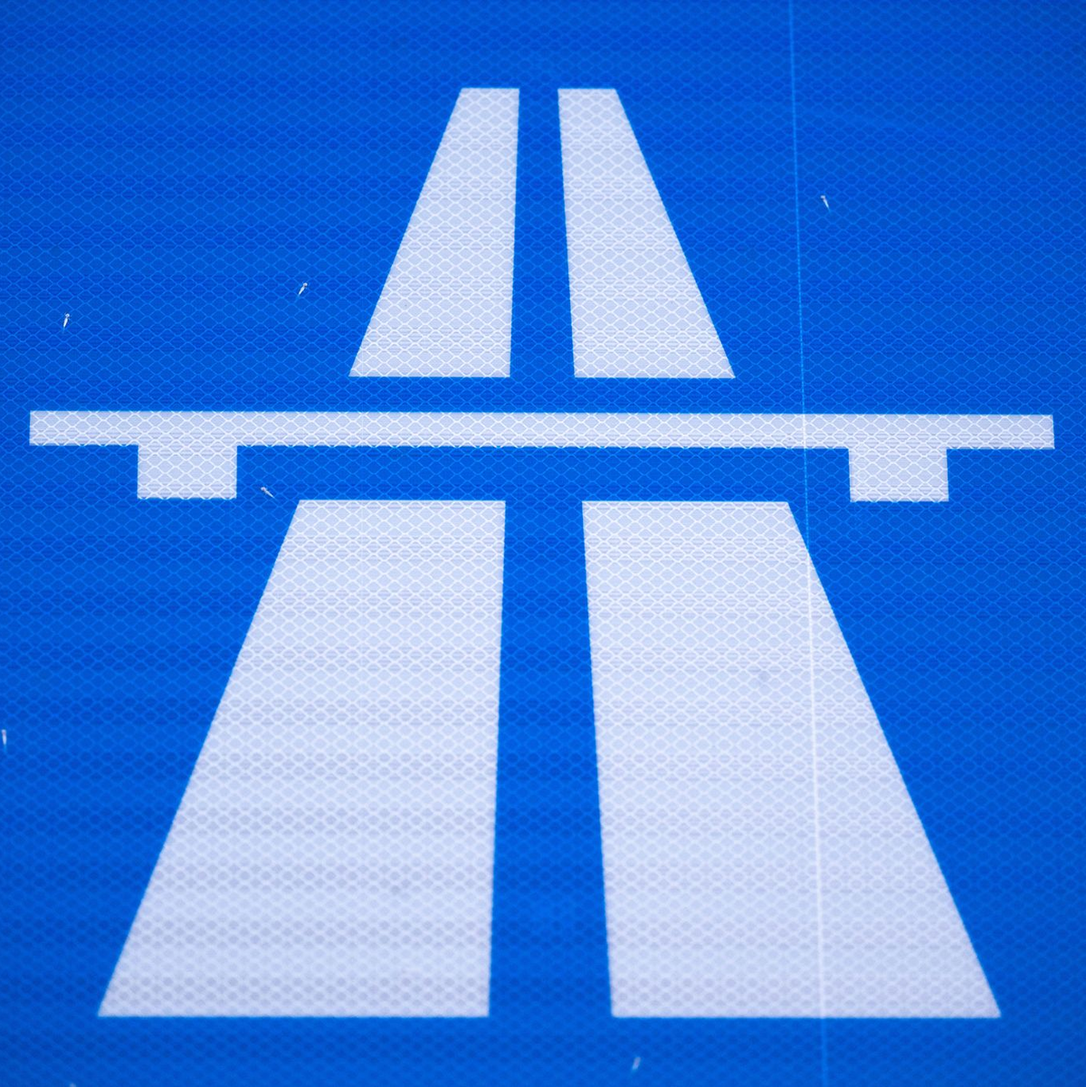 Noch mal rund 27 Millionen muss der Bund für die gescheiterte Pkw-Maut bezahlen. (Symbolbild) - Foto: Hendrik Schmidt/dpa