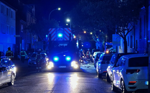 FW Düren: Wohnungsbrand in Birkesdorf in der Nacht - Mehrere Bewohner gerettet - Foto: presseportal.de