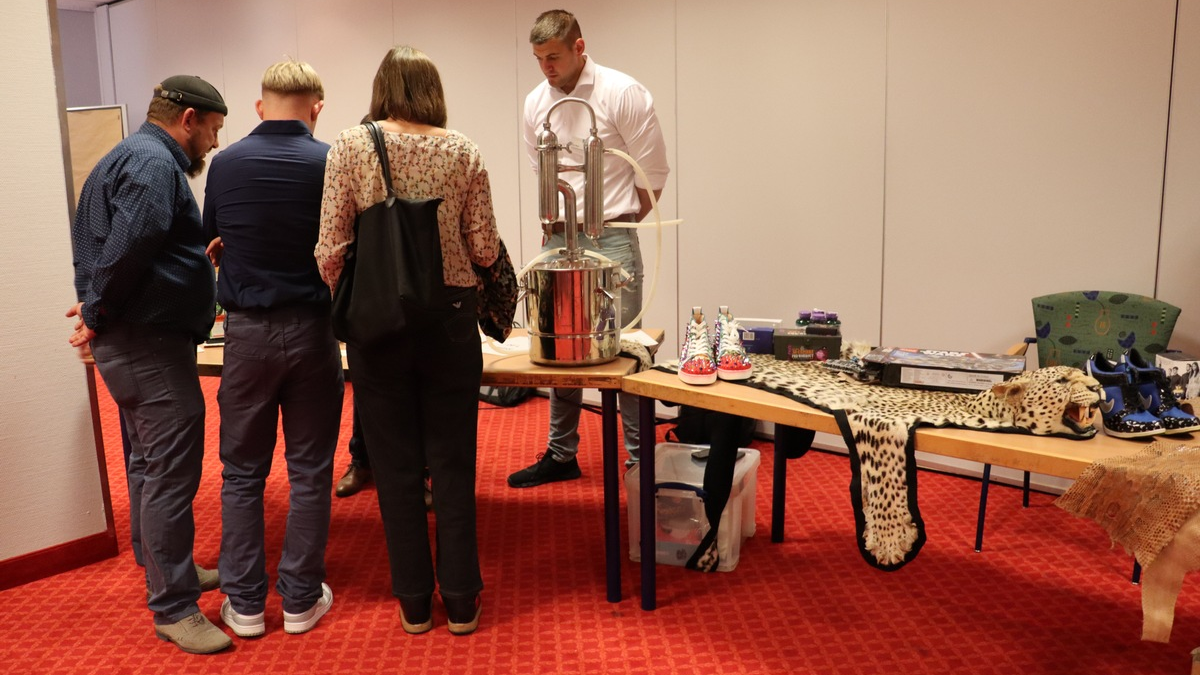 HZA-BS: Feierliche Vereidigung der Berufseinsteiger beim Hauptzollamt Braunschweig / Jetzt Karriere beim Zoll starten - Foto: presseportal.de