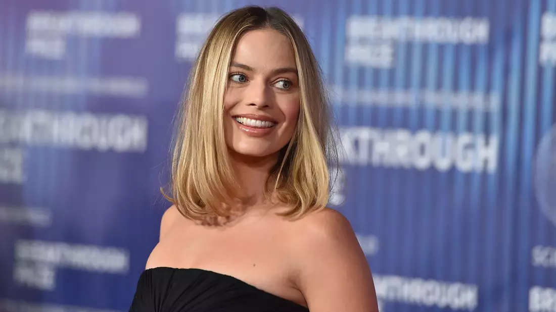 Die Hollywoodstars Margot Robbie (35) und Jacob Elordi (28) sind im Trailer zu einem neuen Film von «Saltburn»-Regisseurin Emerald Fennell als Liebespaar zu sehen. (Archivbild) - Bild: Jordan Strauss/Invision/AP/dpa