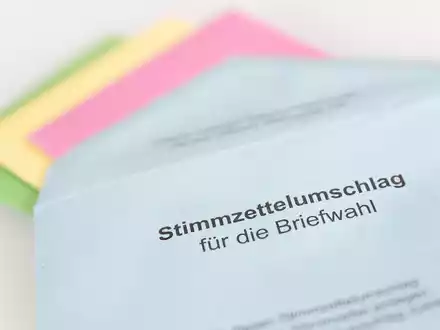 Der Tod von Kommunalwahlkandidaten der AfD nährt Spekulationen im Internet. (Symbolbild) - Foto: Friso Gentsch/dpa