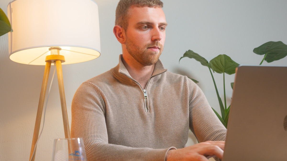 Unsichtbare Gefahr im Hahn: Warum sogar Leitungswasser immer öfter unter dem Plastik-Mikroskop landet - Foto: presseportal.de