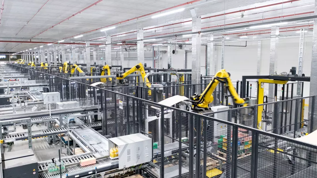 Automatisierung und Nachhaltigkeit im Einklang: SSI Schäfer unterstützt Coop bei der Eröffnung eines der größten automatisierten Distributionszentren Europas - Bild: presseportal.de