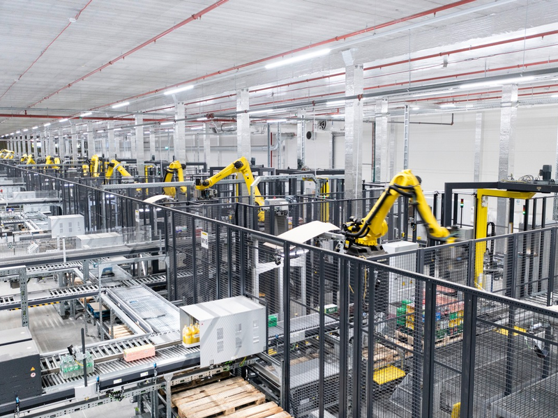 Automatisierung und Nachhaltigkeit im Einklang: SSI Schäfer unterstützt Coop bei der Eröffnung eines der größten automatisierten Distributionszentren Europas - Foto: presseportal.de