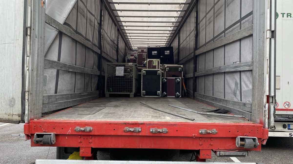 POL-PDLD: Schwerverkehrskontrolle: Fahrer wegen fehlender Ladungssicherung und Geschwindigkeitsüberschreitung beanstandet - Foto: presseportal.de