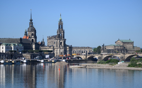 Der Abriss der im vergangenen Jahr teils eingestürzten Spannbetonbrücke kostet die Stadt nach eigenen Schätzungen rund 32 Millionen Euro - deutlich mehr als bislang angenommen. (Archivbild) - Foto: Robert Michael/dpa