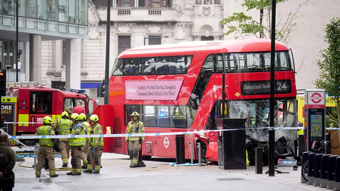 Berichte über Tote gab es zunächst keine, wie Scotland Yard bestätigte. - Bild: James Manning/PA Wire/dpa
