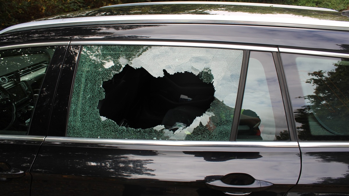 POL-RBK: Bergisch Gladbach/Odenthal/Kürten - Seitenscheiben von vier Pkw eingeschlagen - Foto: presseportal.de