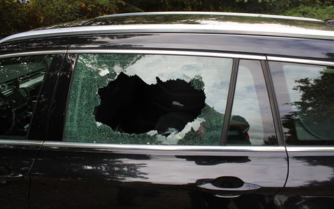 POL-RBK: Bergisch Gladbach/Odenthal/Kürten - Seitenscheiben von vier Pkw eingeschlagen - Foto: presseportal.de