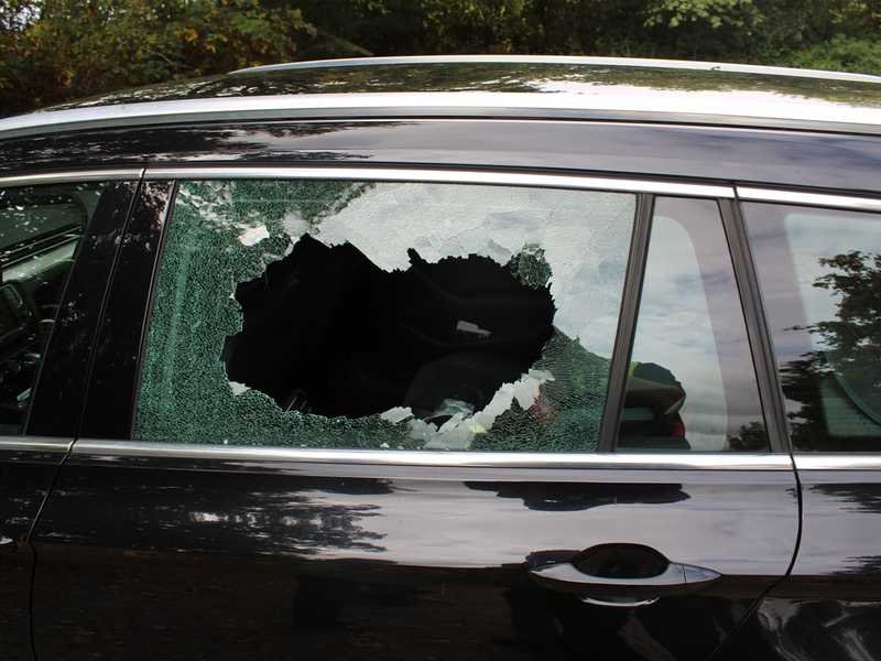 POL-RBK: Bergisch Gladbach/Odenthal/Kürten - Seitenscheiben von vier Pkw eingeschlagen - Foto: presseportal.de