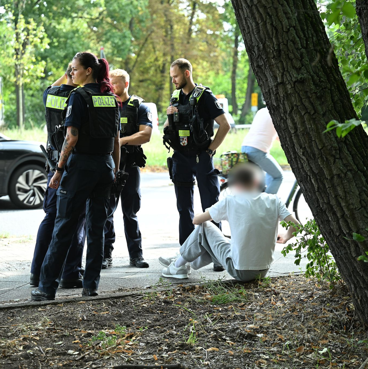 Drei Kinder seien leicht verletzt worden, sagte ein Sprecher der Feuerwehr. - Foto: Annette Riedl/dpa
