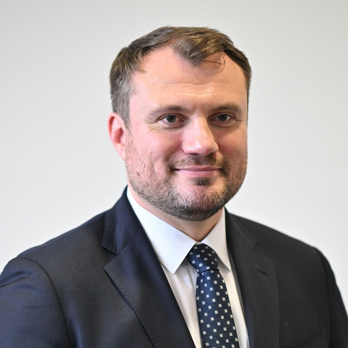 Brandenburgs Wirtschaftsminister Daniel Keller (SPD) wirbt mit einer neuen Kampagne für Zuzüge aus Westdeutschland. (Archivbild) - Foto: Sebastian Christoph Gollnow/dpa