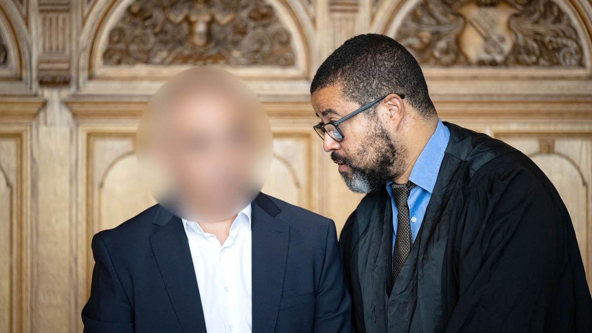 Der Angeklagte ist in einer psychiatrischen Klinik untergebracht.  - Foto: Sina Schuldt/dpa