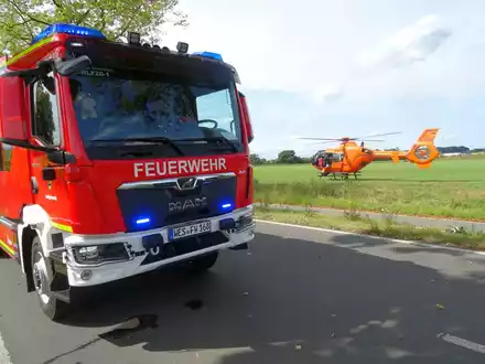 FW Sonsbeck: Gemeldeter PKW-Brand nach Verkehrsunfall - Foto: presseportal.de