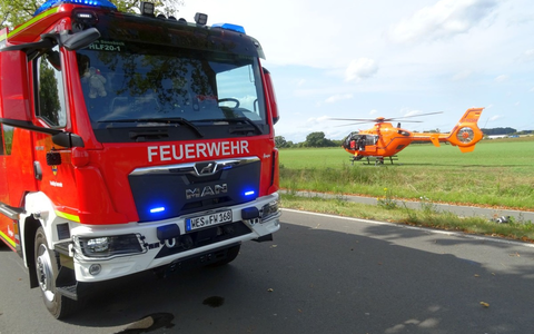 FW Sonsbeck: Gemeldeter PKW-Brand nach Verkehrsunfall - Foto: presseportal.de FW Sonsbeck: Gemeldeter PKW-Brand nach Verkehrsunfall - Foto: presseportal.de