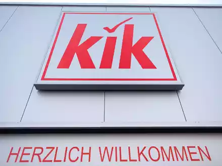 Fast zwölf Jahre lang war Patrick Zahn Chef des Textildiscounters Kik. (Archivbild) - Foto: Guido Kirchner/dpa
