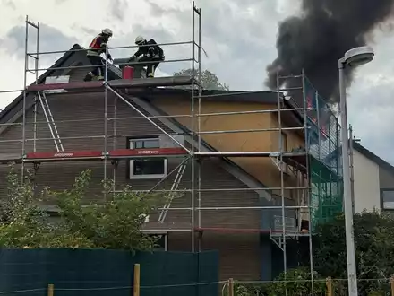 FW-MH: Dachstuhlbrand in Mülheim-Heißen - Foto: presseportal.de