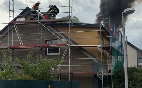 FW-MH: Dachstuhlbrand in Mülheim-Heißen - Foto: presseportal.de