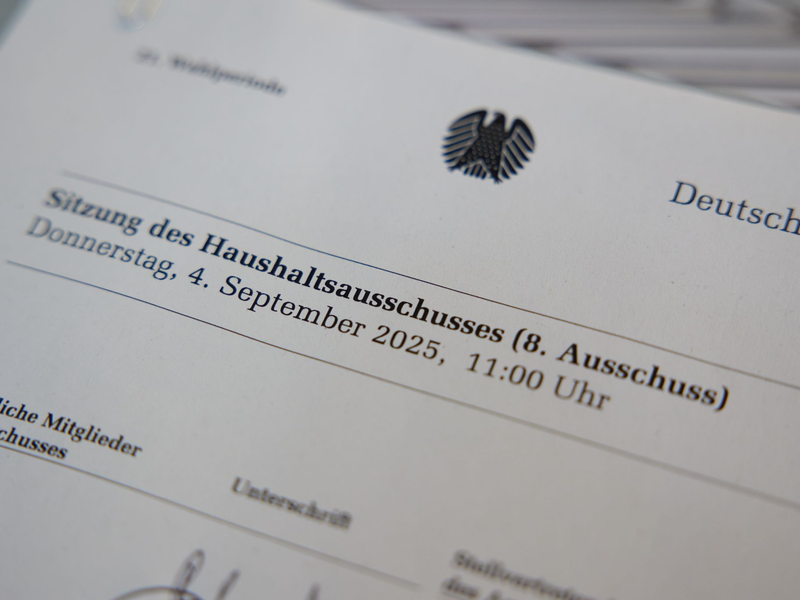 Die wichtigsten Fragen gelten nach der Haushaltsbereinigung als geklärt. Die Haushälter gehen dabei alle Einzeletats durch und lassen die Ministerinnen und Minister vorsprechen. - Foto: Joerg Carstensen/dpa