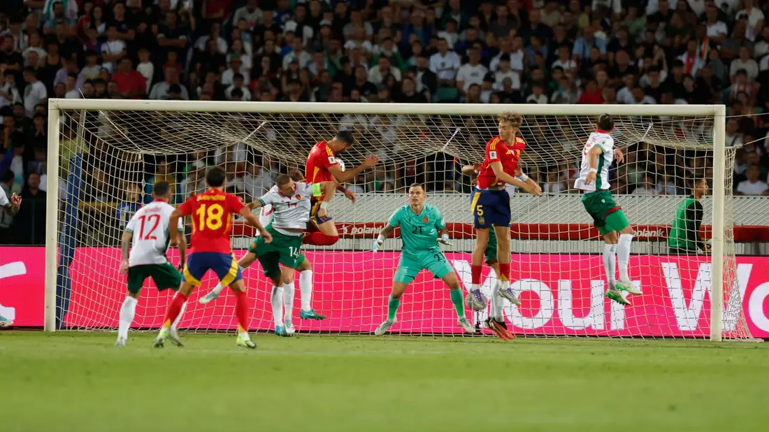 Spanien hatte zum Auftakt der WM-Qualifikation in Bulgarien keine Probleme. - Bild: Tony Uzunov/AP/dpa