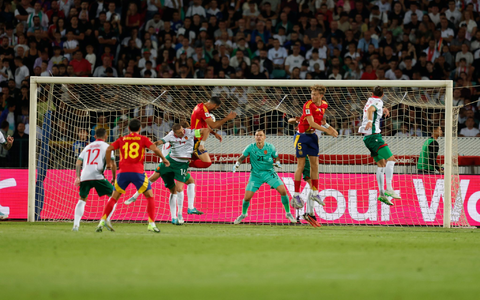 Spanien hatte zum Auftakt der WM-Qualifikation in Bulgarien keine Probleme. - Foto: Tony Uzunov/AP/dpa