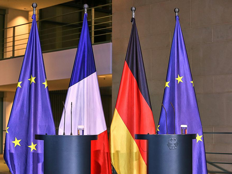 Fahnen von Frankreich, Deutschland und EU (Archiv) - Foto: über dts Nachrichtenagentur