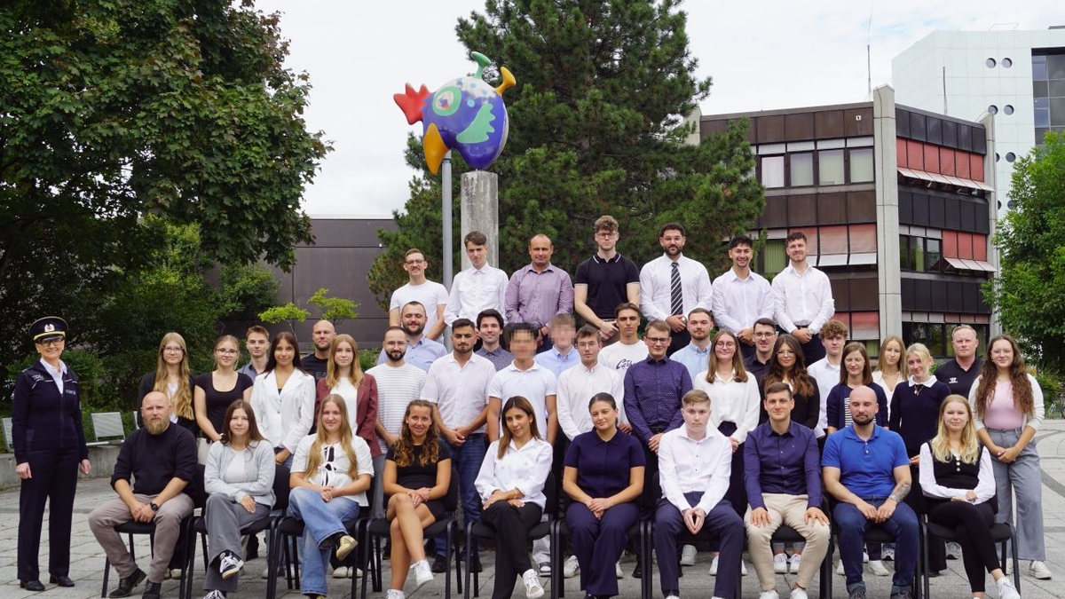 HZA-A: Berufseinsteiger beim Hauptzollamt Augsburg / Jetzt Karriere beim ZOLL starten! - Foto: presseportal.de