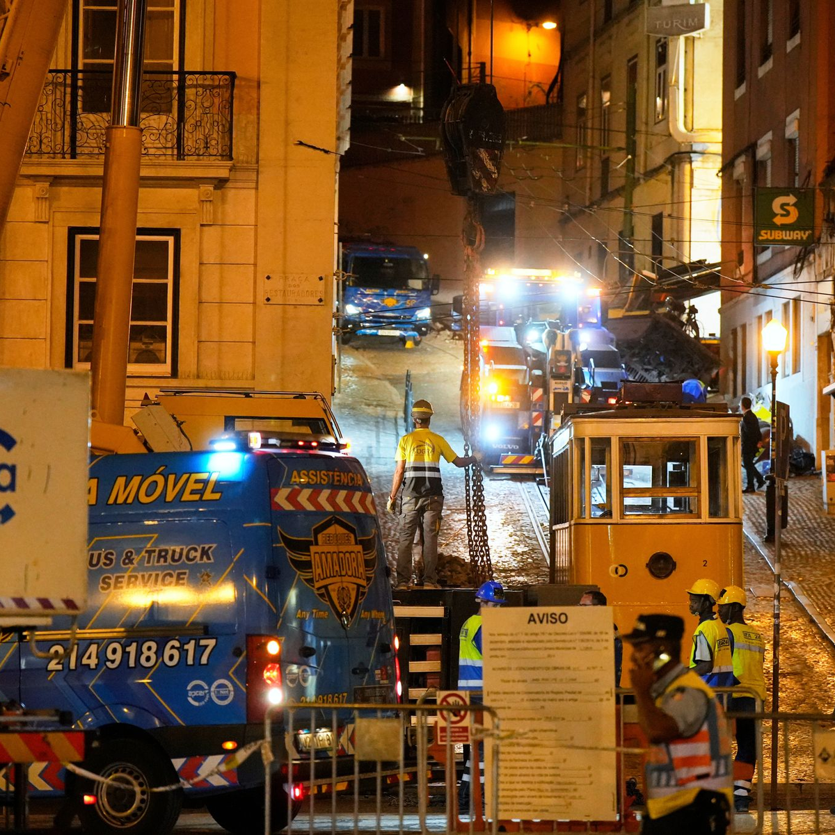 Der Unfall gilt als das schwerste Unglück in der Geschichte der Standseilbahnen in Lissabon, die seit dem 19. Jahrhundert in Betrieb sind. - Foto: Ana Brigida/AP/dpa