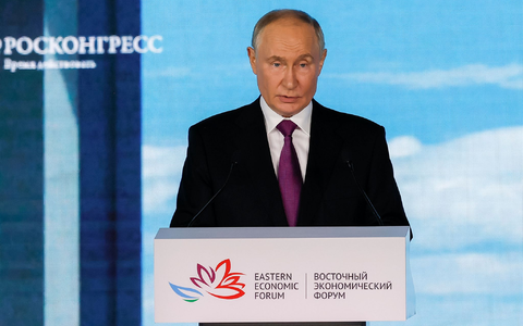 Putin bei einem Auftritt auf dem Wirtschaftsforum in Wladiwostok (Archivbild)  - Foto: Vyacheslav Viktorov/Roscongress Foundation/dpa