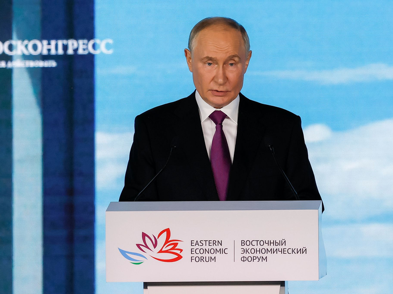 Putin bei einem Auftritt auf dem Wirtschaftsforum in Wladiwostok (Archivbild)  - Foto: Vyacheslav Viktorov/Roscongress Foundation/dpa