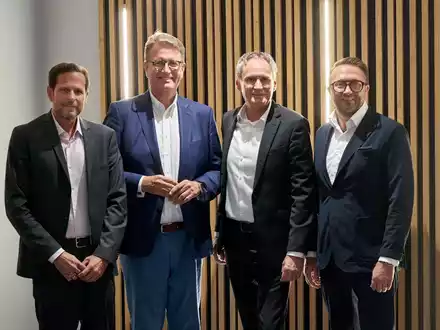 die Bayerische und die BarmeniaGothaer schließen exklusive Vertriebspartnerschaft unter dem Dach der compexx Finanz AG - Foto: presseportal.de