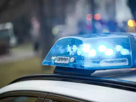 In Essen ist die Polizei zu einem größeren Einsatz gerufen worden (Symbolbild)  - Foto: Daniel Vogl/dpa