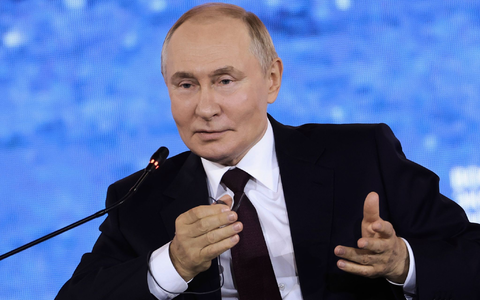 Russlands Präsident Wladimir Putin widerspricht negativen Wirtschaftsprognosen für sein Land.  - Foto: Stepan Pugachev/Roscongress Foundation/AP/dpa
