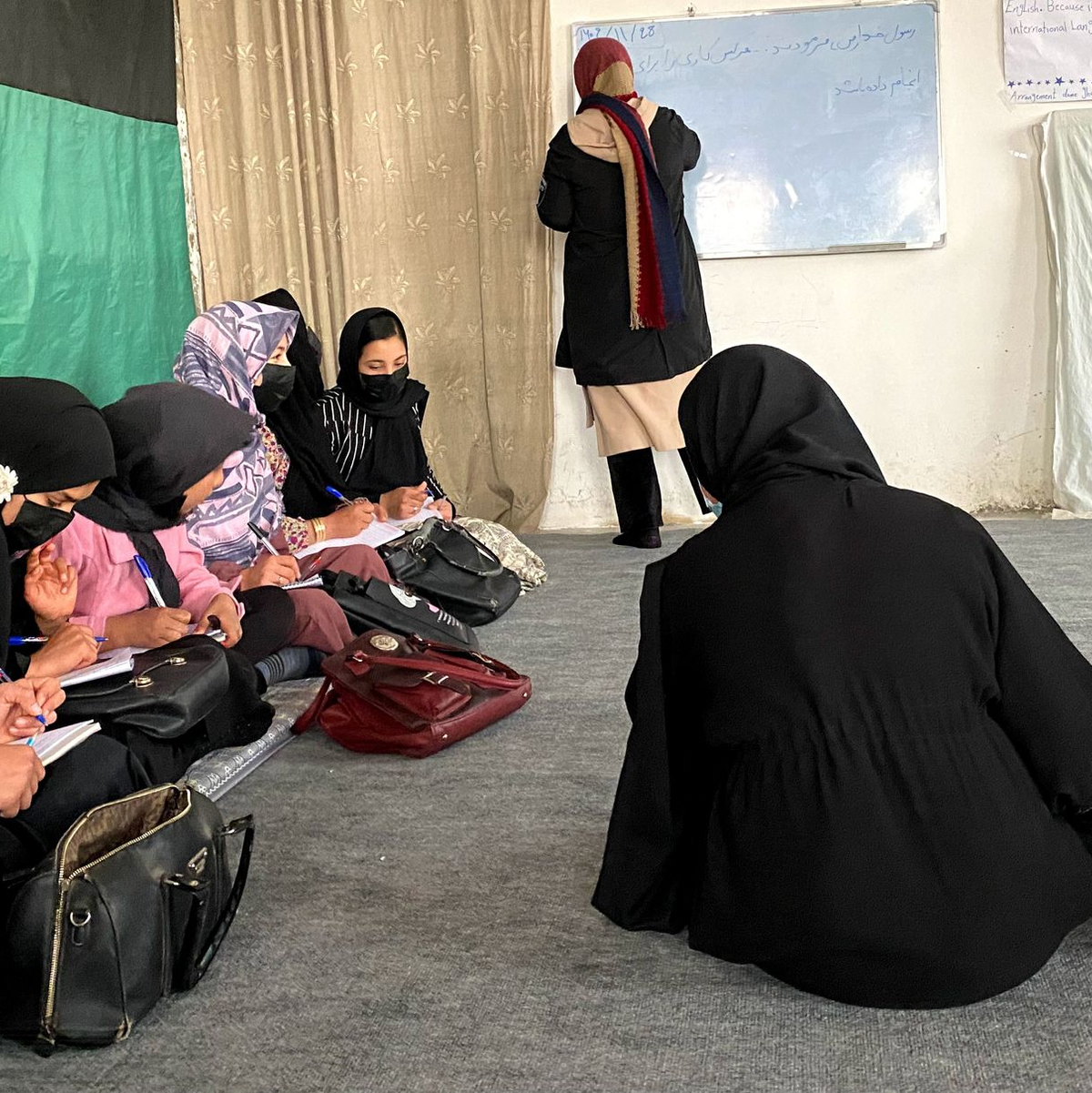Die islamistischen Machthaber in Afghanistan haben den Zugang zu Bildung für Mädchen massiv eingeschränkt. (Archivbild) - Foto: Fariba Akbari/dpa
