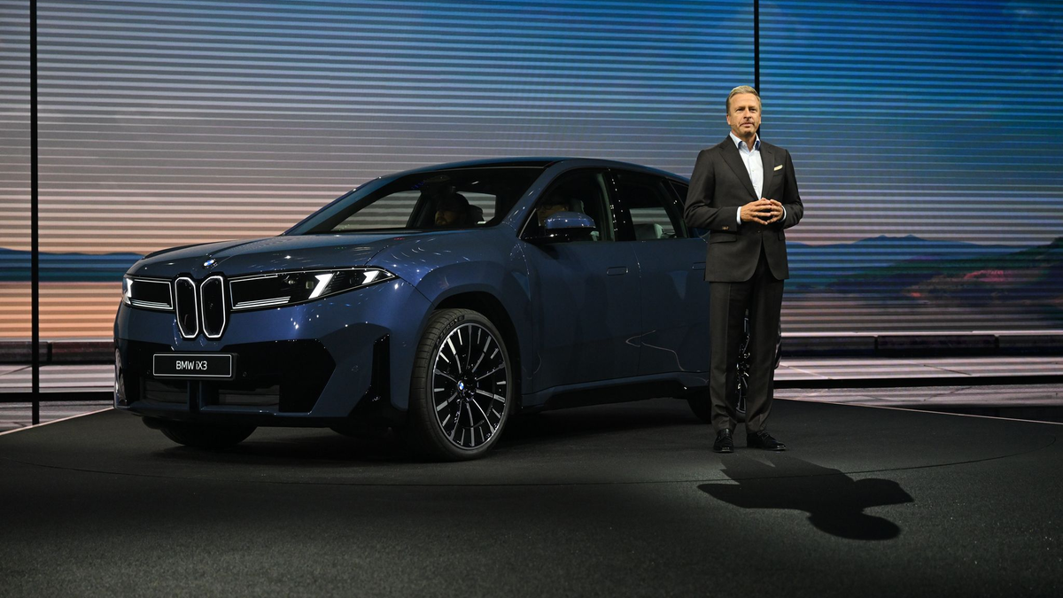 Mit dem iX3 hat BMW das erste Serienmodell der Plattform vorgestellt.  - Foto: Sven Hoppe/