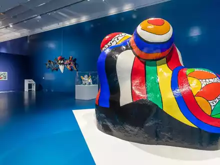 Leuchtturm-Event in Hannover: Die Ausstellung Love You For Infinity im Sprengel Museum zeigt Werke von Niki de Saint Phalle, Yayoi Kusama und Takashi Murakami! - Foto: presseportal.de