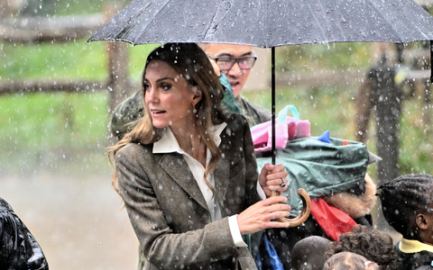 Gemeinsam mit Prinz William besuchte Kate eine Schulklasse im Natural History Museum. - Foto: Eddie Mulholland/Pool Daily Telegraph/AP/dpa Gemeinsam mit Prinz William besuchte Kate eine Schulklasse im Natural History Museum. - Foto: Eddie Mulholland/Pool Daily Telegraph/AP/dpa